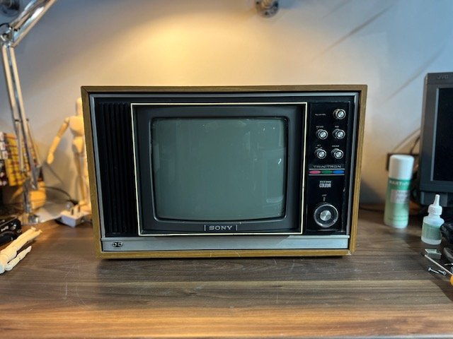 1970s wood-cabinet vintage TV and radio for hire